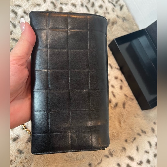 CHANEL Black and Gold Quilted Wallet - Picture 3 of 16